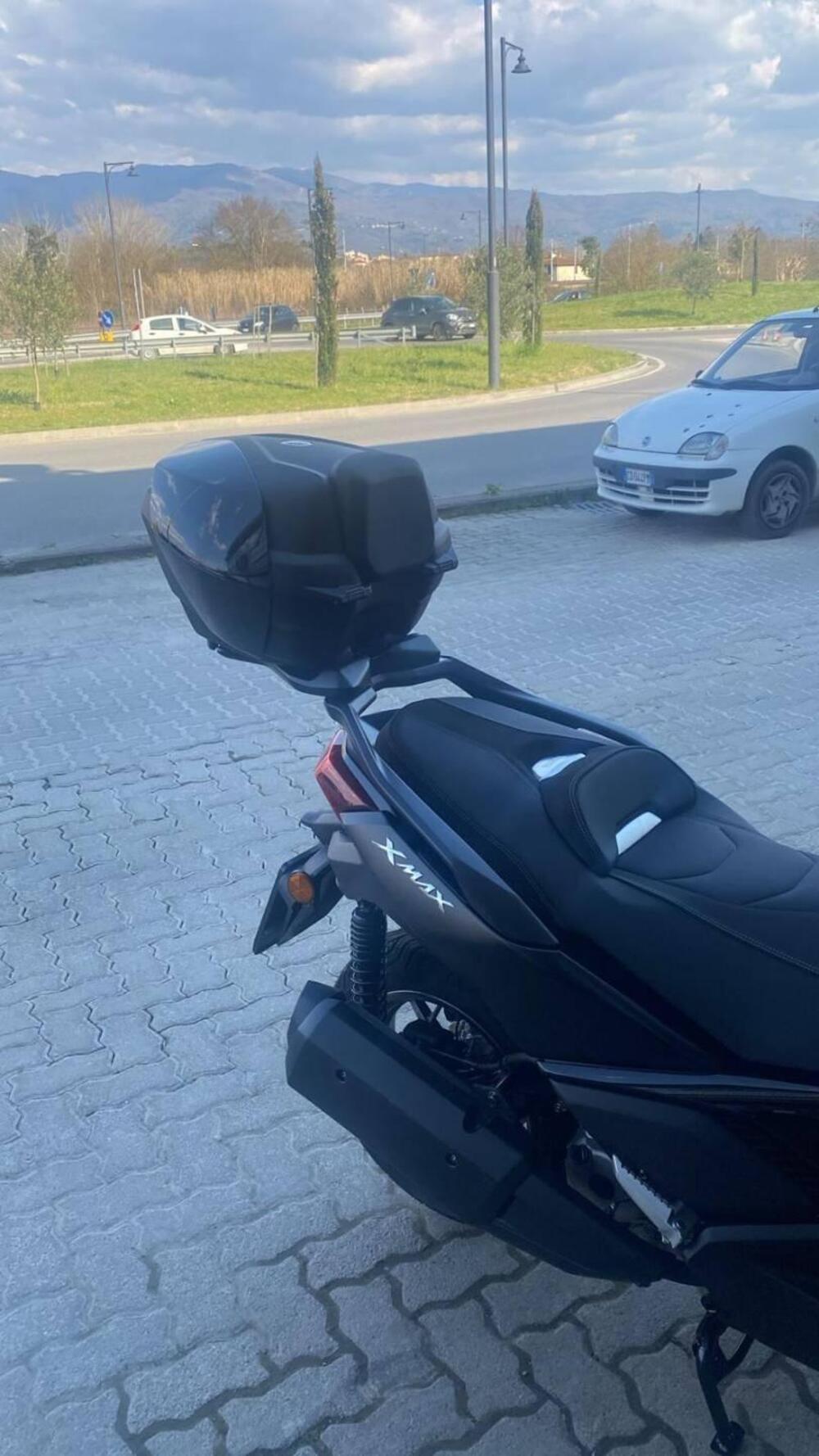 Yamaha X-Max 300 Tech Max (2025 - 26) (2)
