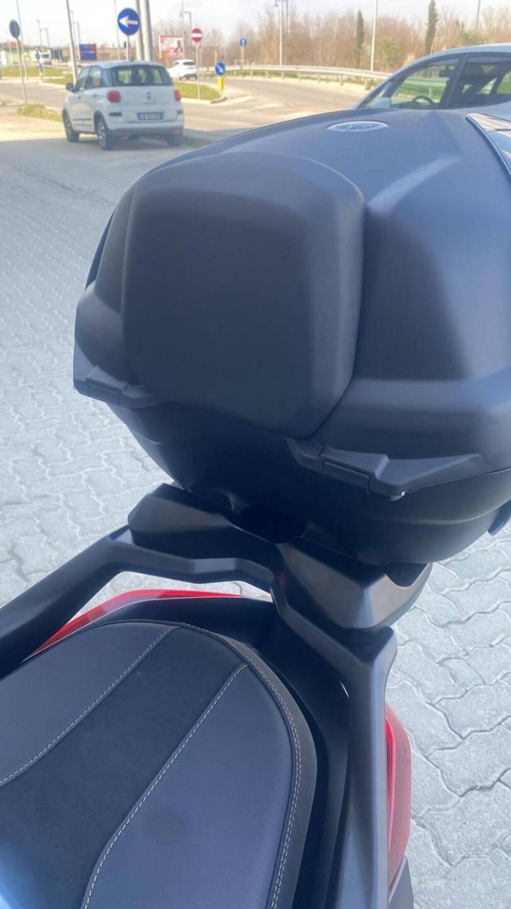 Yamaha X-Max 300 Tech Max (2025 - 26) (4)