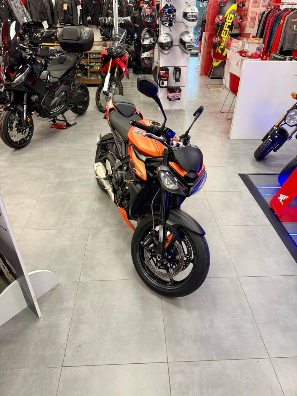 Triumph Street Triple 765 R (2023 - 26) (2)