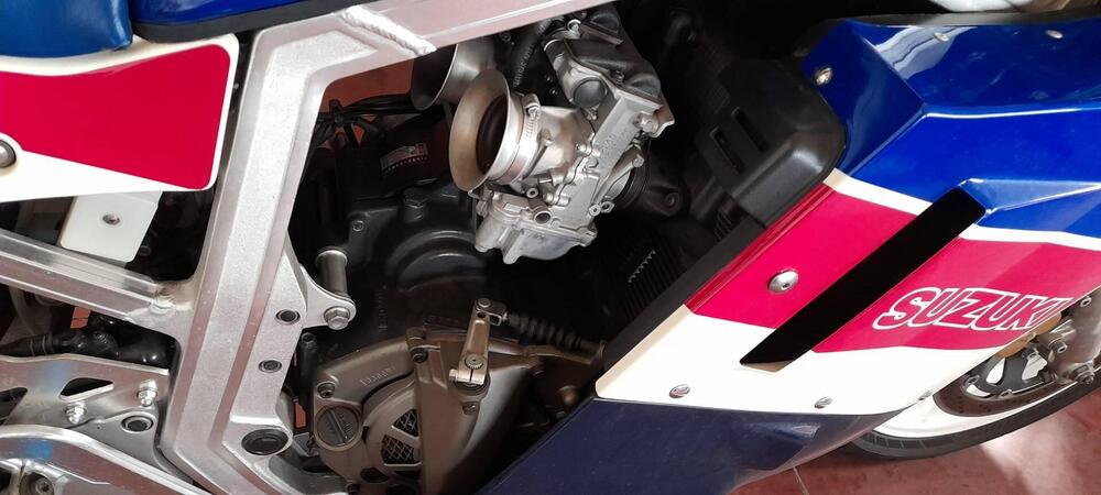 Suzuki SUZUKI GSX R 750 R LIMITED EDITION (4)