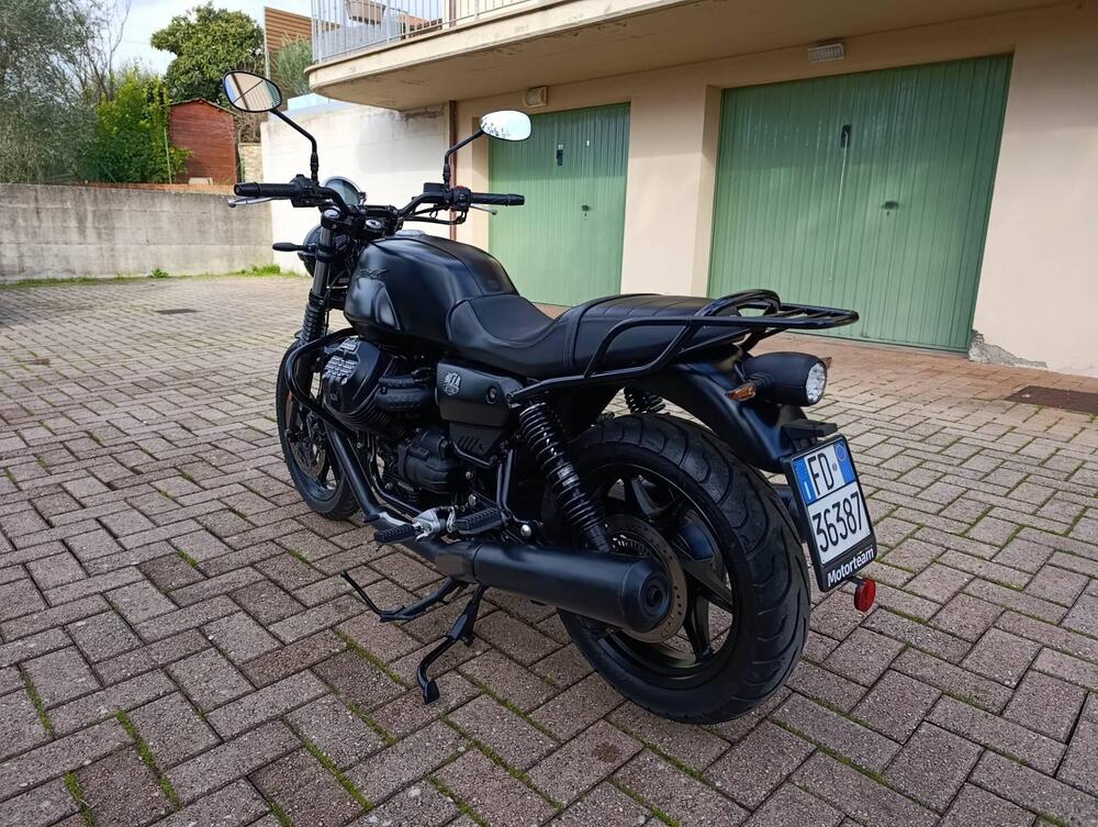 Moto Guzzi V7 Stone (2021 - 24) (7)