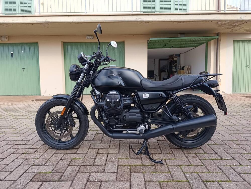 Moto Guzzi V7 Stone (2021 - 24) (8)