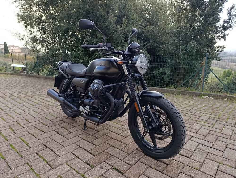 Moto Guzzi V7 Stone (2021 - 24) (10)