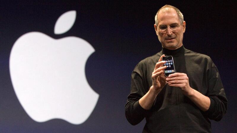 Steve Jobs, all'asta un documento firmato di suo pugno: vale pi&ugrave; dell'auto che ha venduto