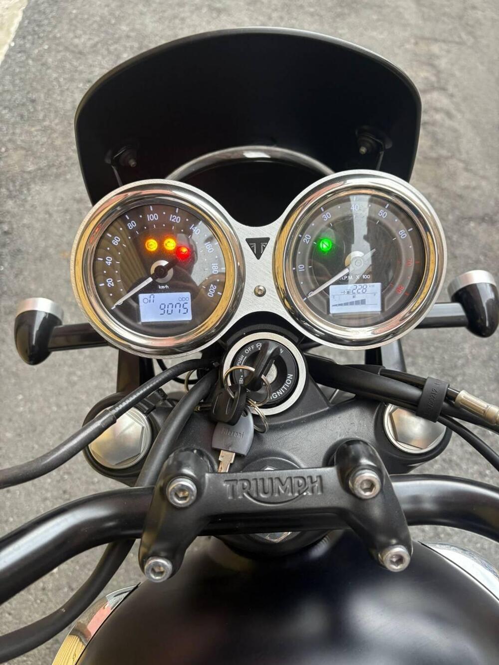 Triumph Bonneville T100 Black (2017 - 20) (2)