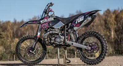 Un 700cc a 2 tempi da 80 cavalli per fare motocross. Forse &egrave; troppo? Ecco la Megalodon 700