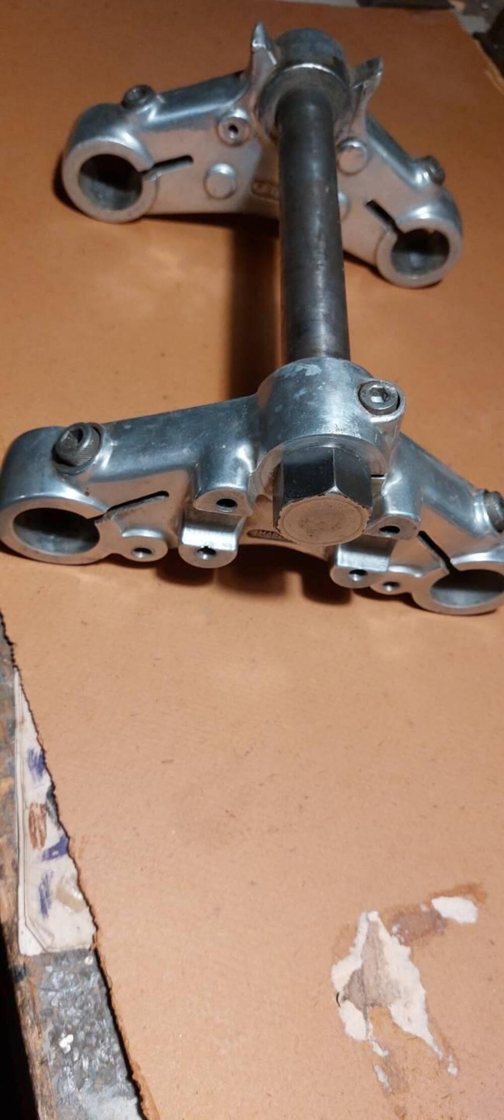 Piastra e canotto sterzo marzocchi Ducati (2)