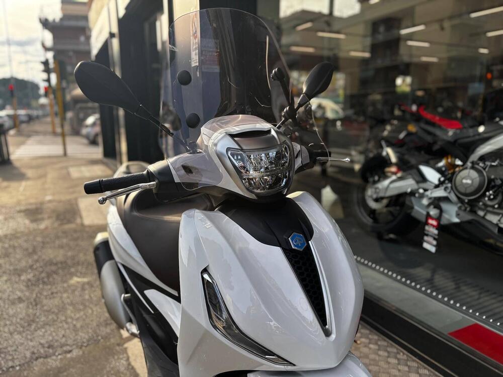 Piaggio Beverly 300 ABS-ASR (2021 - 25) (2)