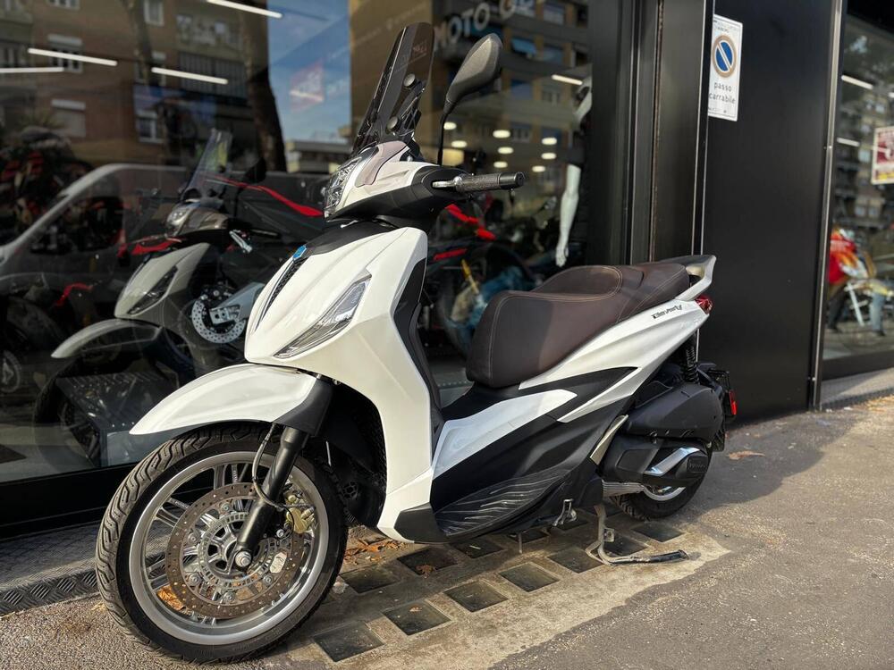 Piaggio Beverly 300 ABS-ASR (2021 - 25) (4)