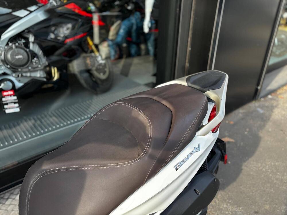 Piaggio Beverly 300 ABS-ASR (2021 - 25) (6)