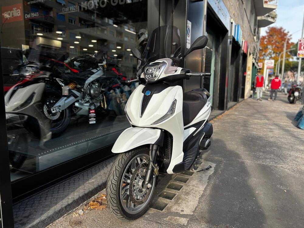 Piaggio Beverly 300 ABS-ASR (2021 - 25) (9)