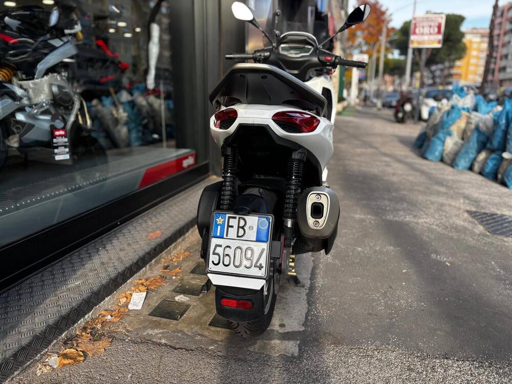 Piaggio Beverly 300 ABS-ASR (2021 - 25) (12)