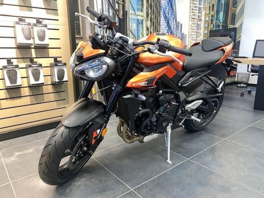Triumph Street Triple 765 R (2023 - 26) (2)