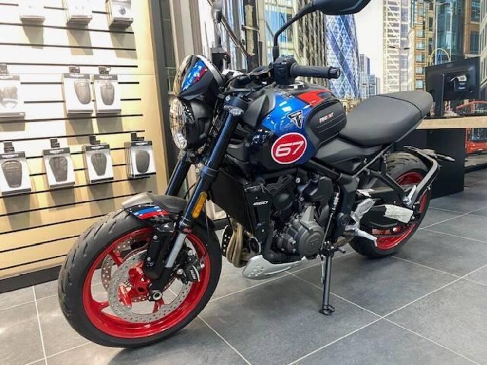 Triumph Trident 660 Triple Tribute Edition (2025 - 26) (2)