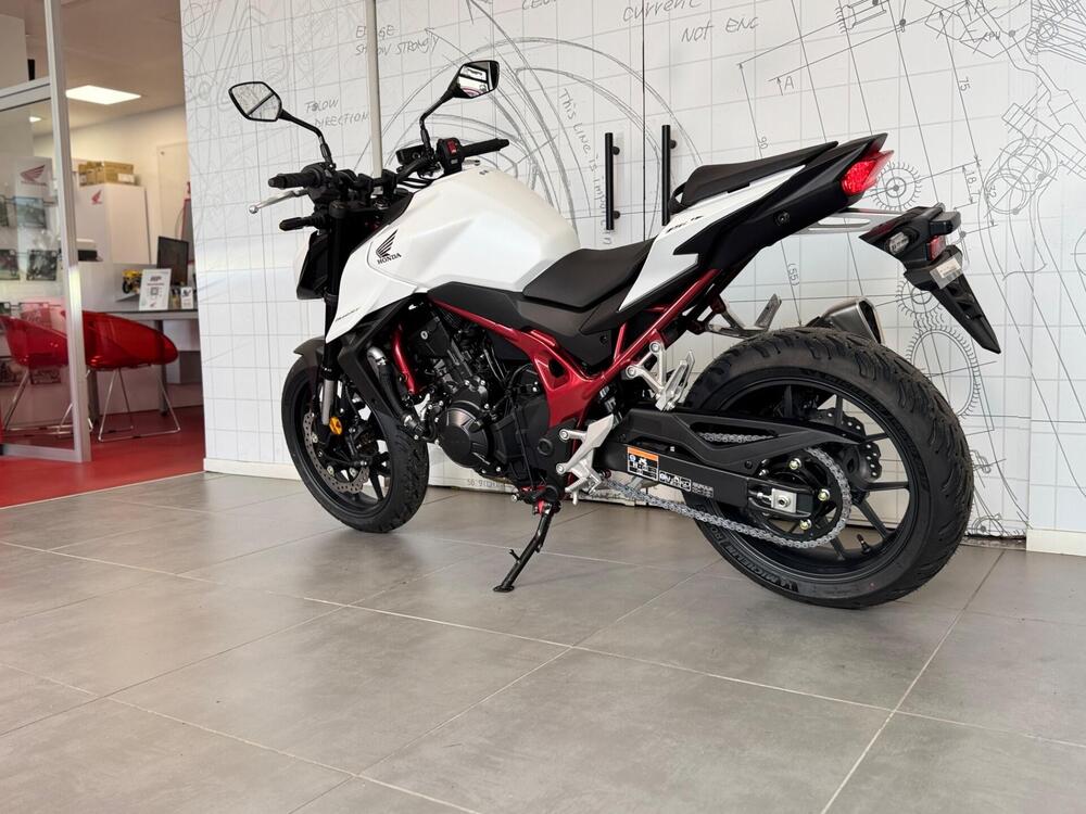 Honda CB 750 Hornet (2025) (5)