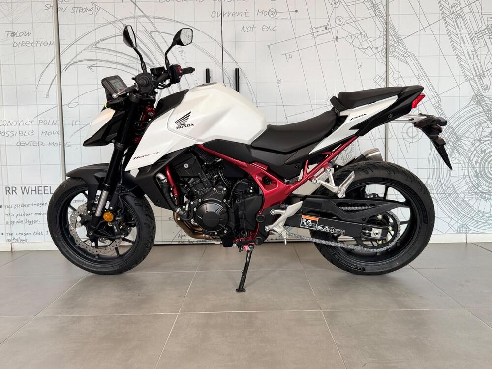 Honda CB 750 Hornet (2025) (4)