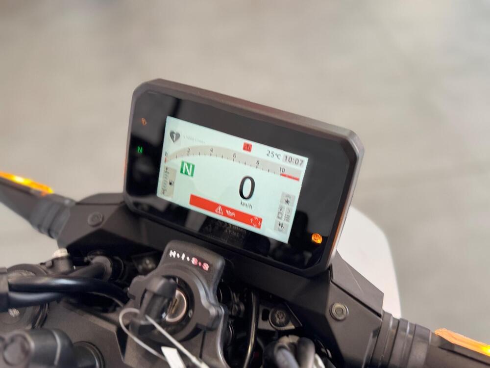 Honda CB 750 Hornet (2025) (6)