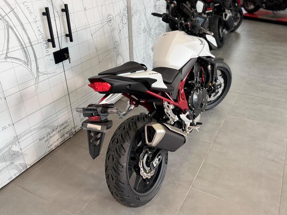 Honda CB 750 Hornet (2025) (12)