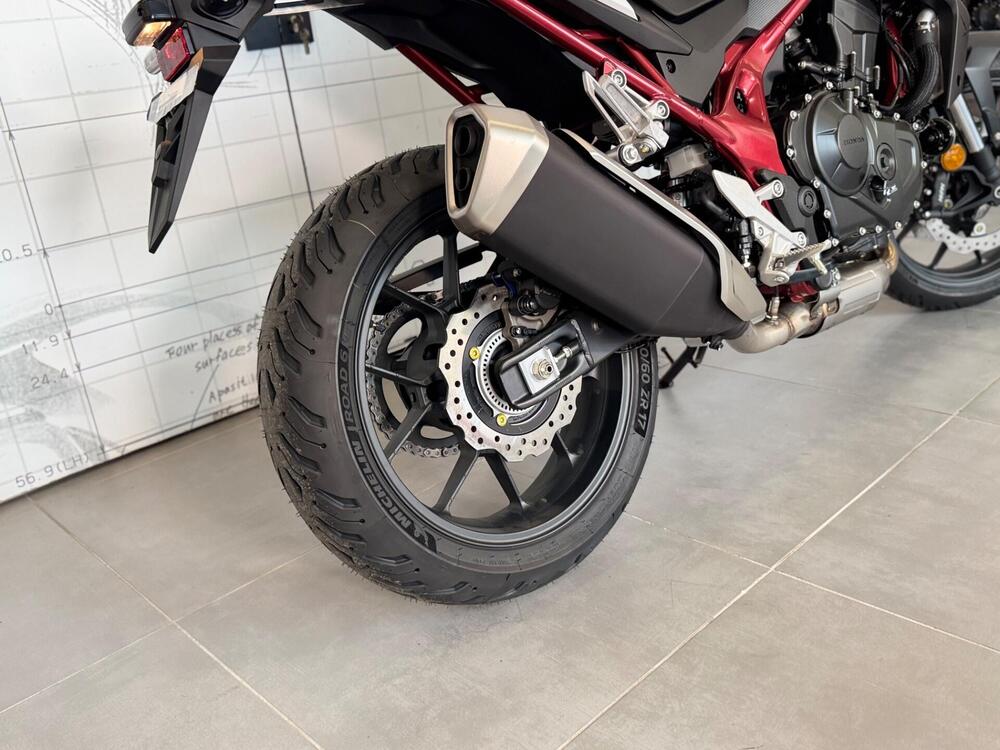 Honda CB 750 Hornet (2025) (11)