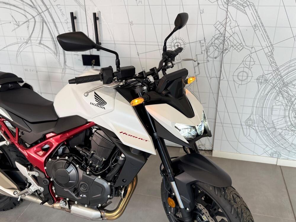 Honda CB 750 Hornet (2025) (9)