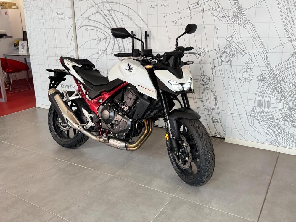 Honda CB 750 Hornet (2025) (2)