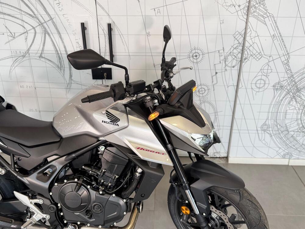 Honda CB 750 Hornet (2025) (8)