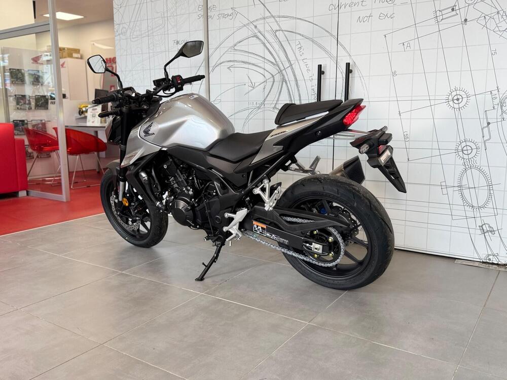 Honda CB 750 Hornet (2025) (6)