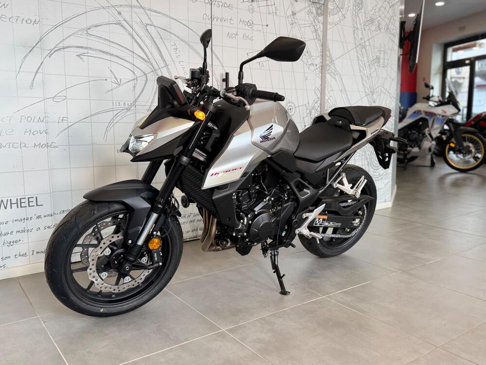 Honda CB 750 Hornet (2025) (5)