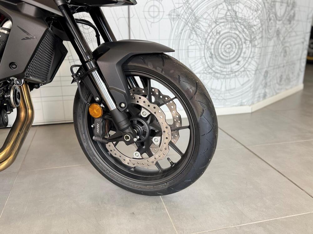 Honda CB 750 Hornet (2025) (7)