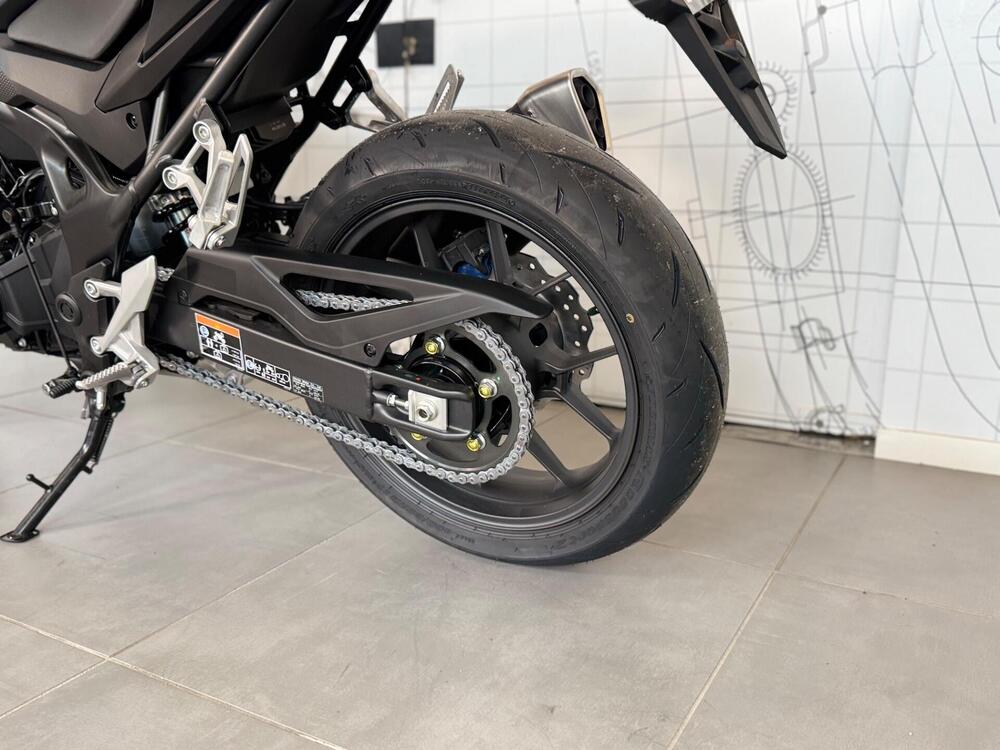 Honda CB 750 Hornet (2025) (14)