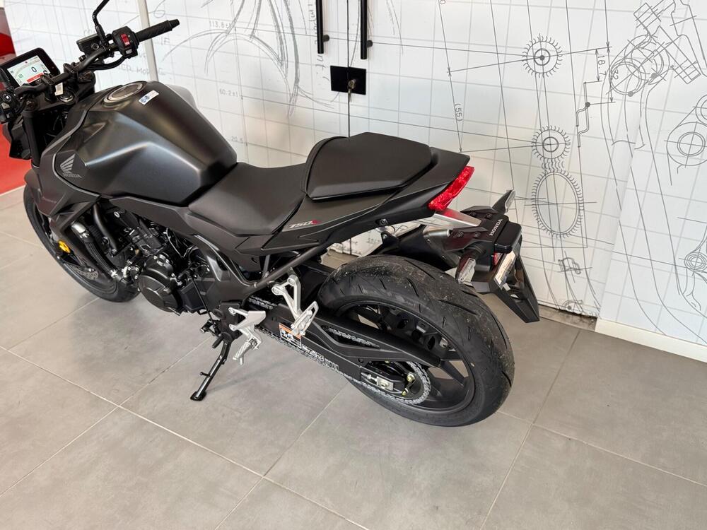 Honda CB 750 Hornet (2025) (15)