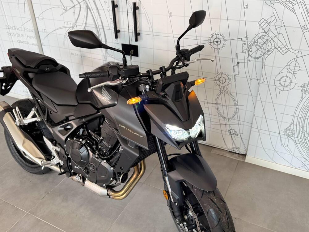 Honda CB 750 Hornet (2025) (8)