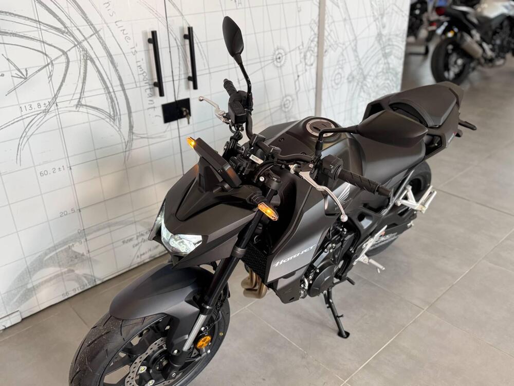 Honda CB 750 Hornet (2025) (12)