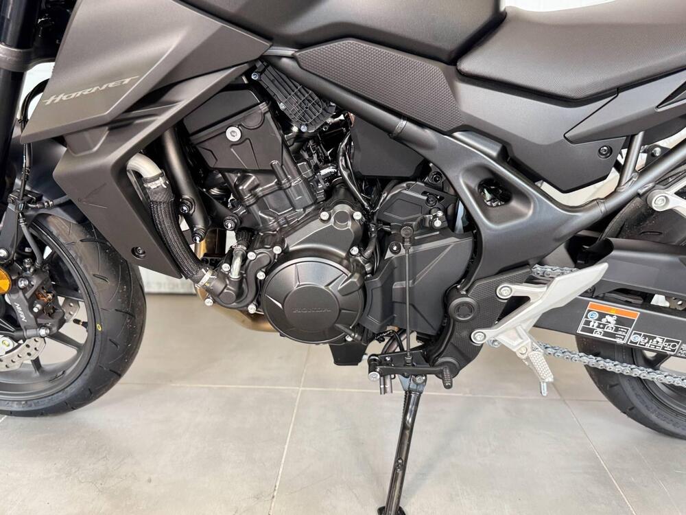 Honda CB 750 Hornet (2025) (13)