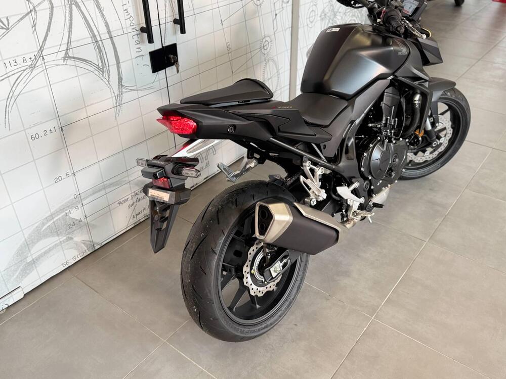 Honda CB 750 Hornet (2025) (10)