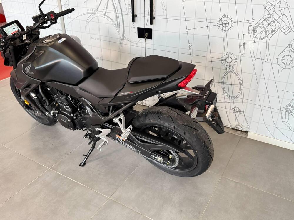 Honda CB 750 Hornet (2025) (15)