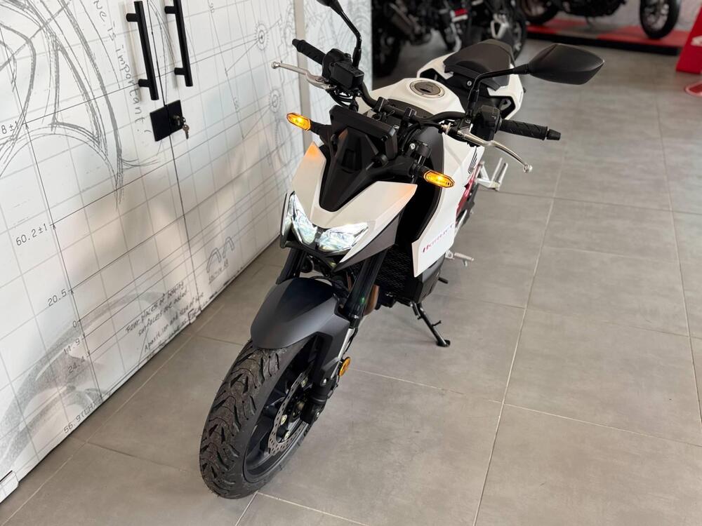 Honda CB 750 Hornet (2025) (13)