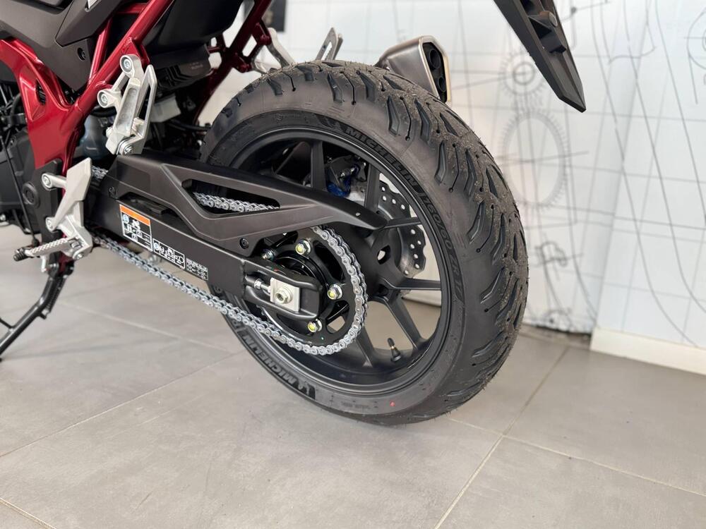 Honda CB 750 Hornet (2025) (16)