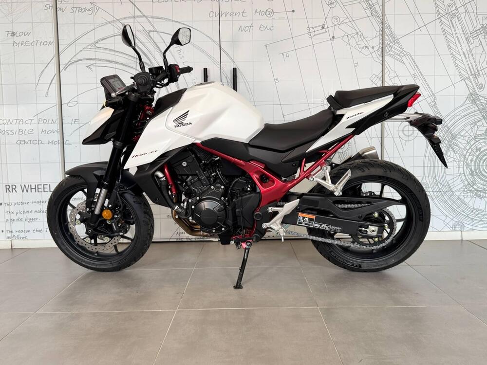 Honda CB 750 Hornet (2025) (3)