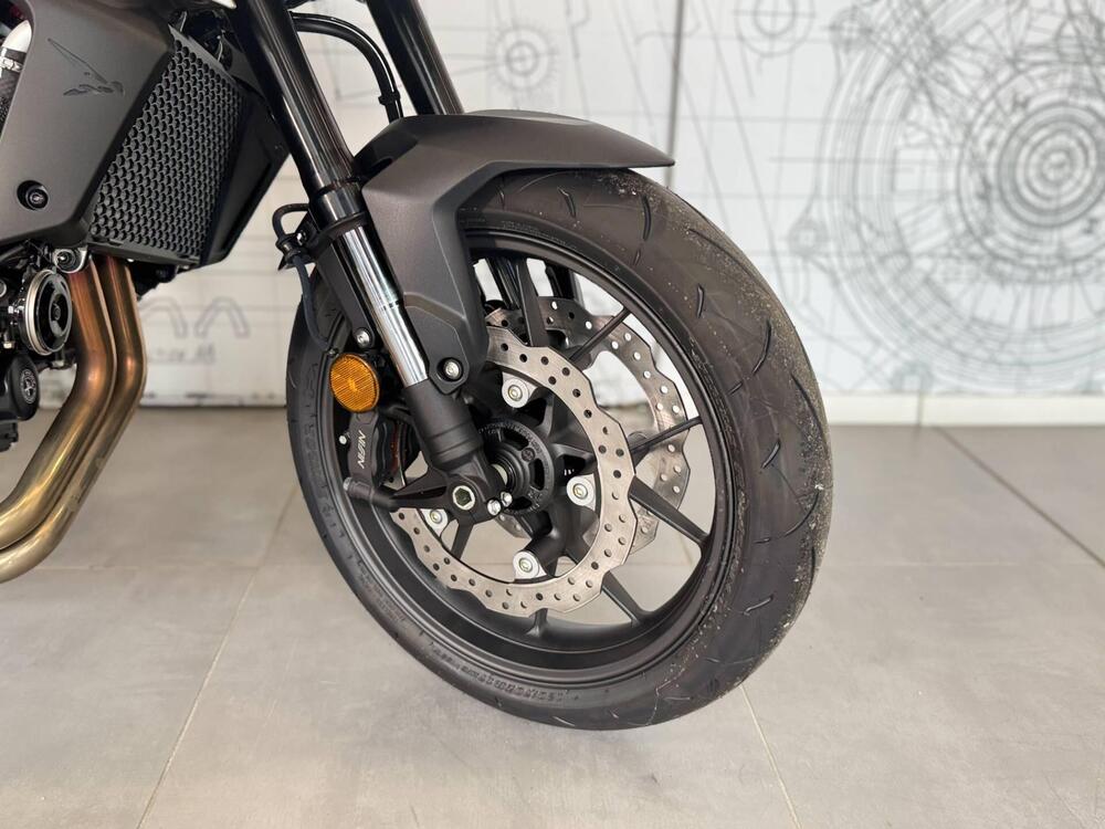 Honda CB 750 Hornet (2025) (7)