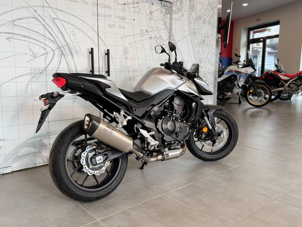 Honda CB 750 Hornet (2025) (3)