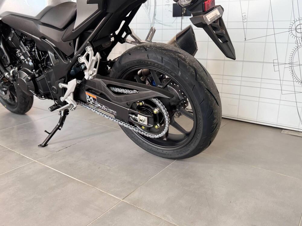 Honda CB 750 Hornet (2025) (15)