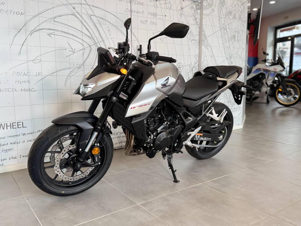 Honda CB 750 Hornet (2025) (5)