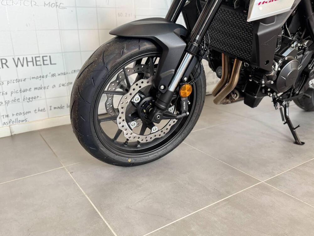 Honda CB 750 Hornet (2025) (12)