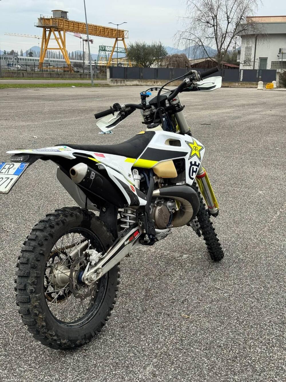 Husqvarna TE 300i (2020) (4)