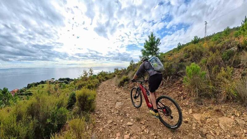 Da Varazze al Monte Grosso in e-bike: 600 metri di dislivello tra single track e panorami mozzafiato