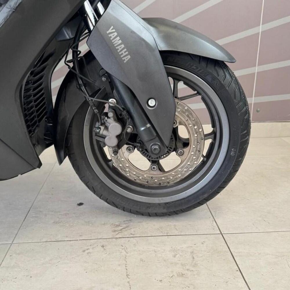 Yamaha X-Max 300 (2021 - 24) (4)
