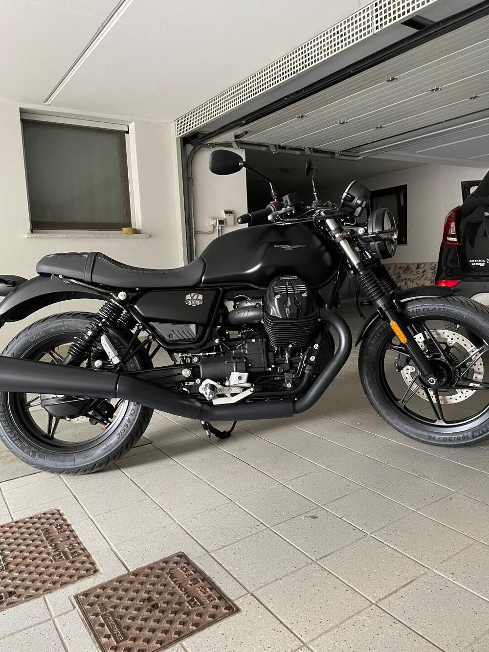 Moto Guzzi V7 Stone (2021 - 24)