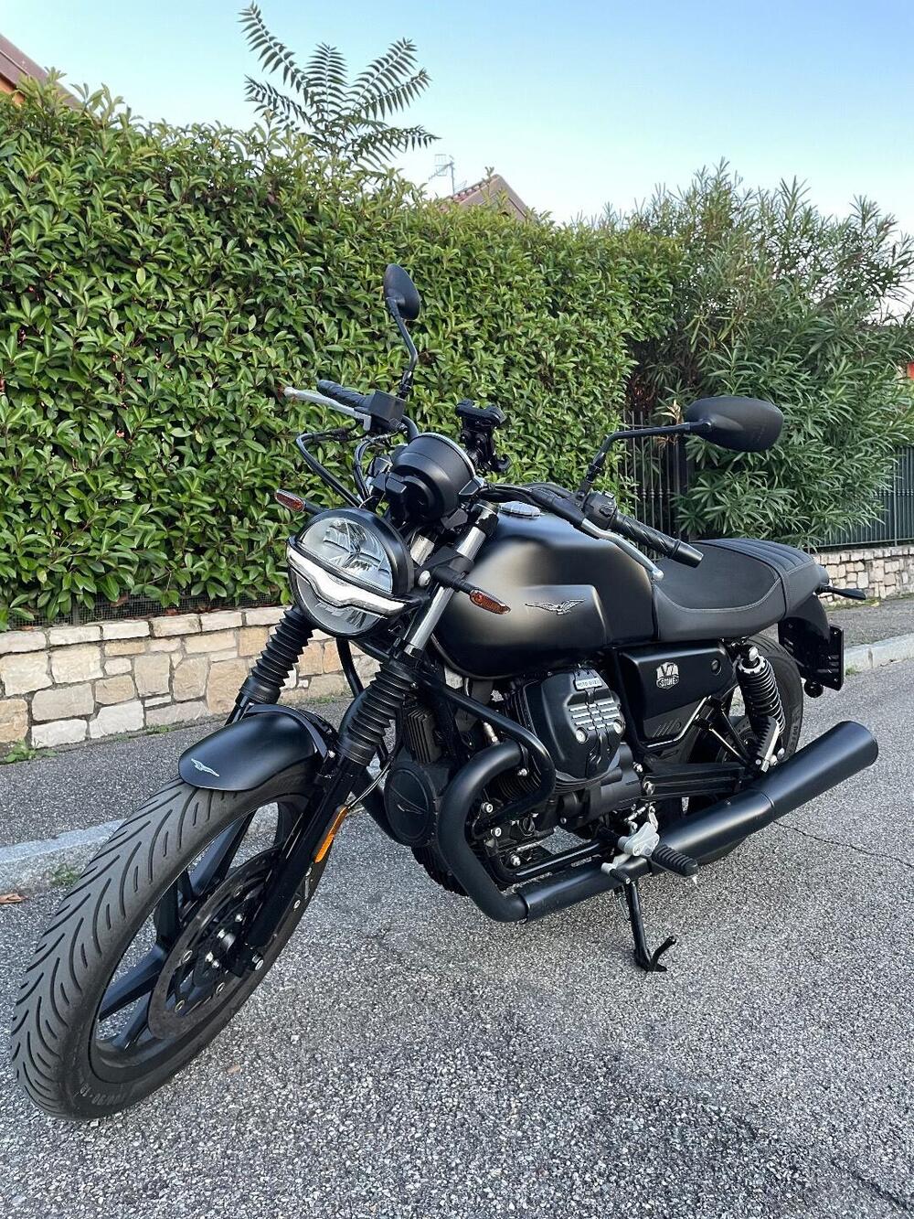 Moto Guzzi V7 Stone (2021 - 24) (3)