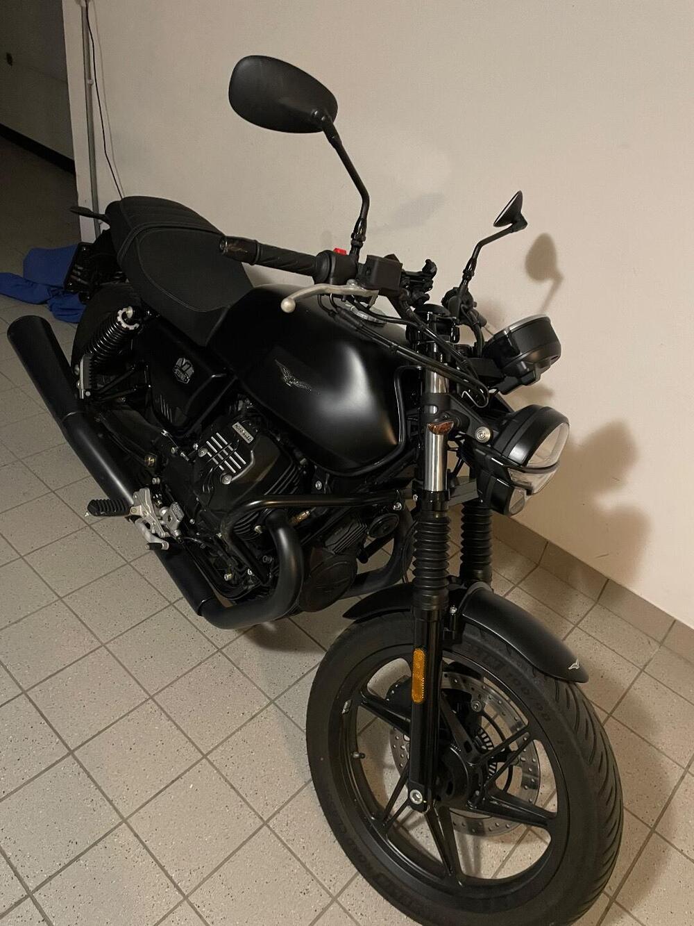 Moto Guzzi V7 Stone (2021 - 24) (5)